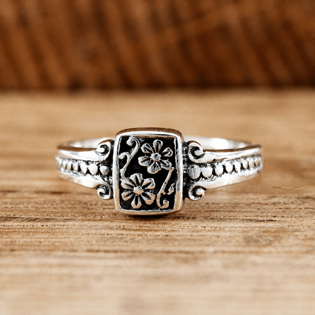 Feiner Boho Blüten-Ring