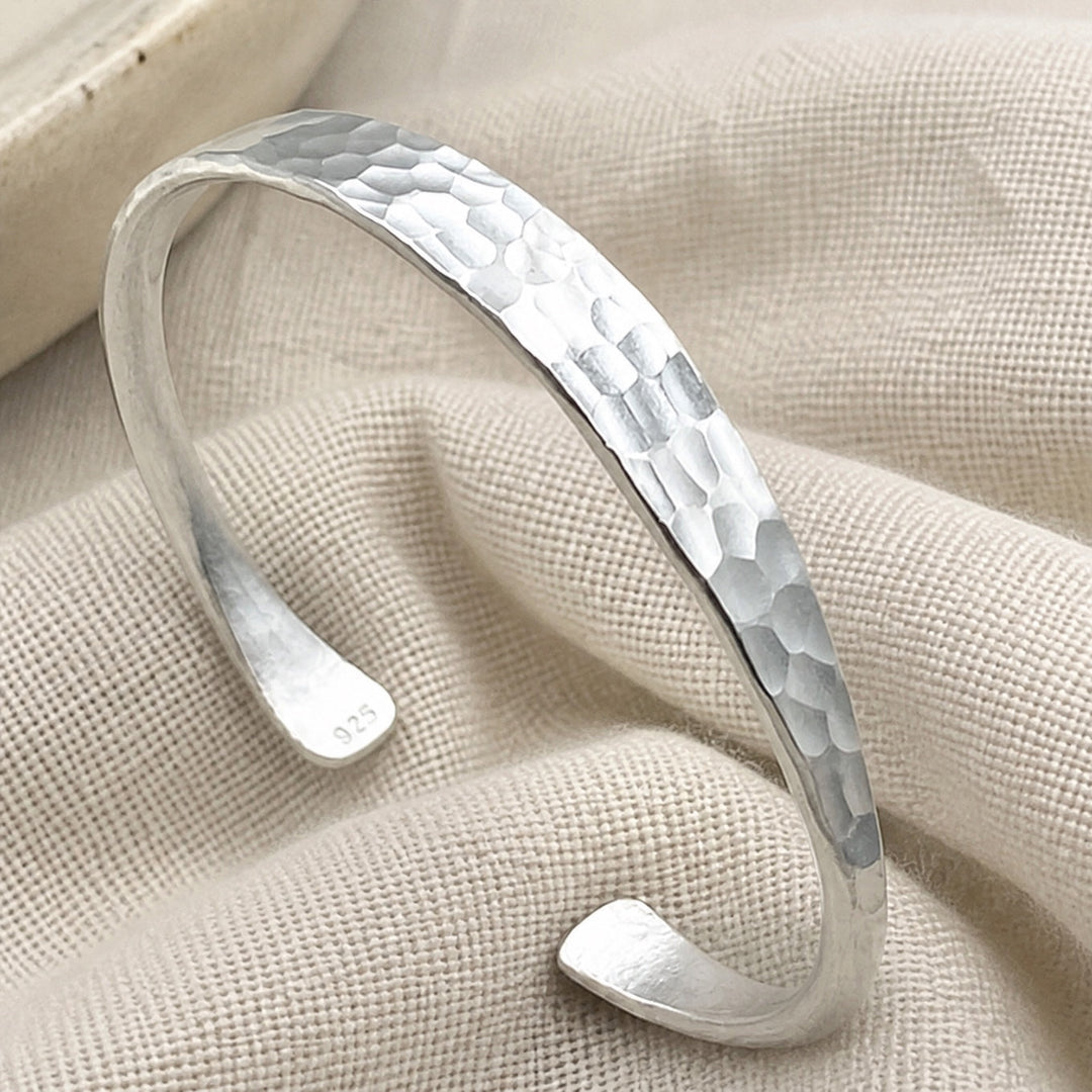 Silber Boho Hammerschlag-Armband