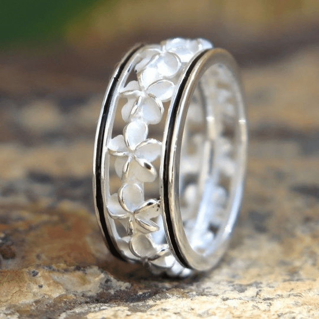 Vintage weißer Blüten-Ring in Silber