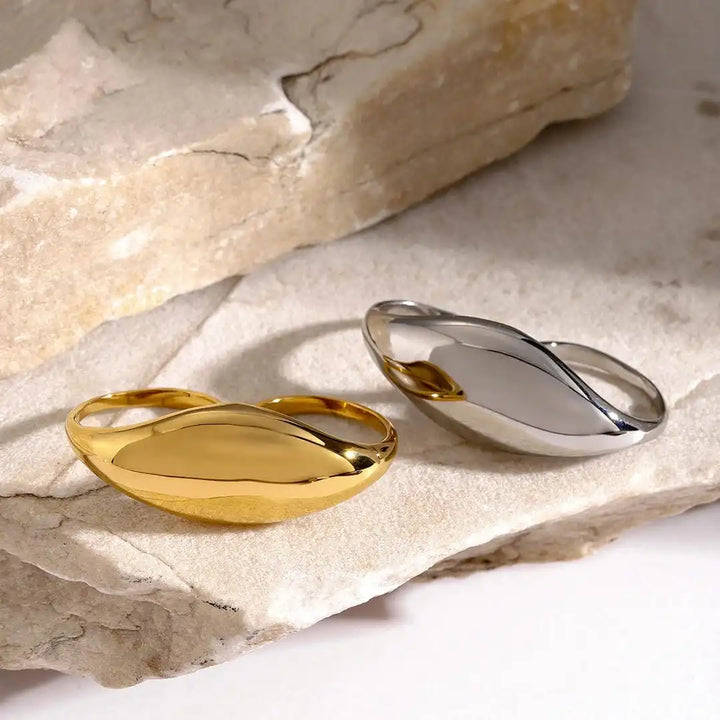 Zeitloser goldener Doppelring