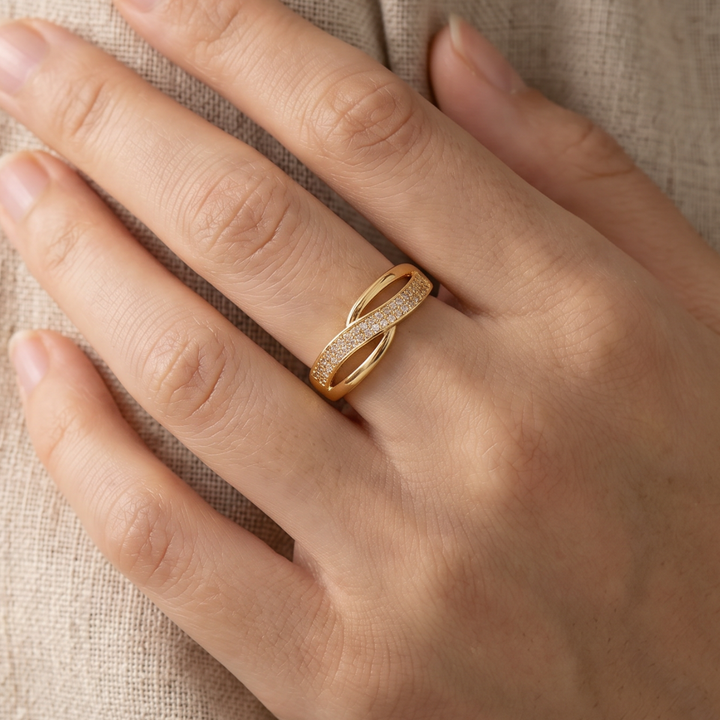 Catherine – Classic zirconia & gold ring