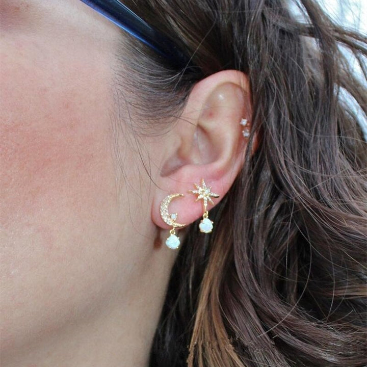 Opal-Ohrringe in Gold mit Mond und Stern