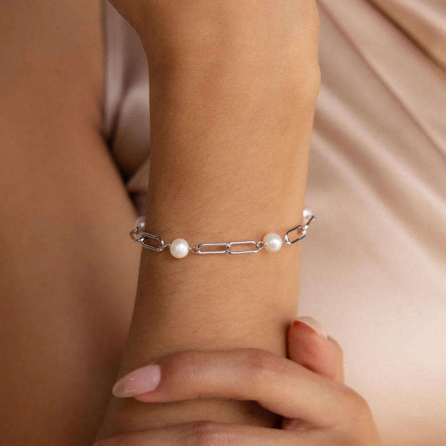 Sophisticated Pearl Chain Bracelet