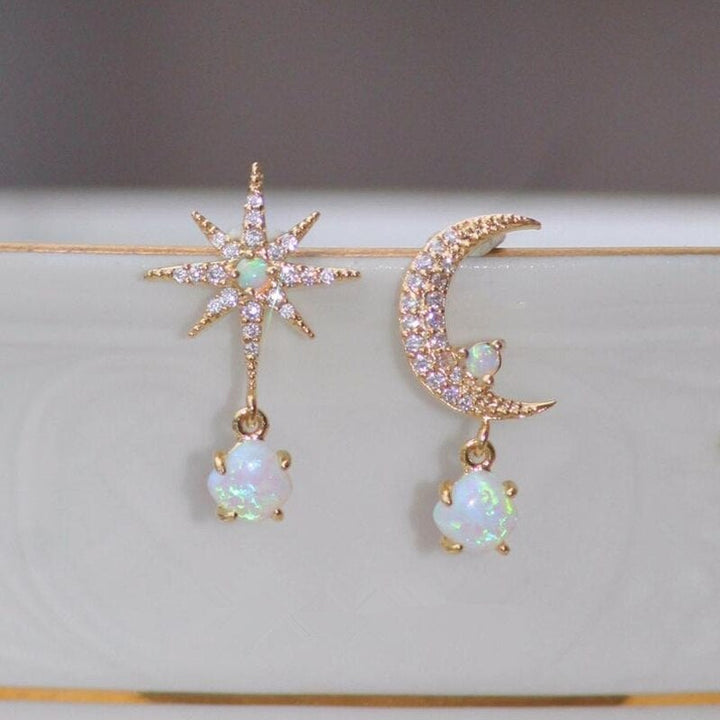 Opal-Ohrringe in Gold mit Mond und Stern