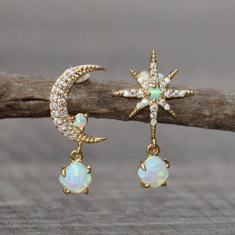 Opal-Ohrringe in Gold mit Mond und Stern