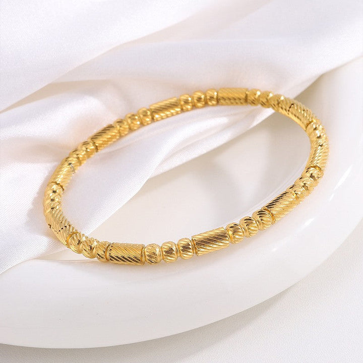 Betörendes verschlungenes Gold-Armband