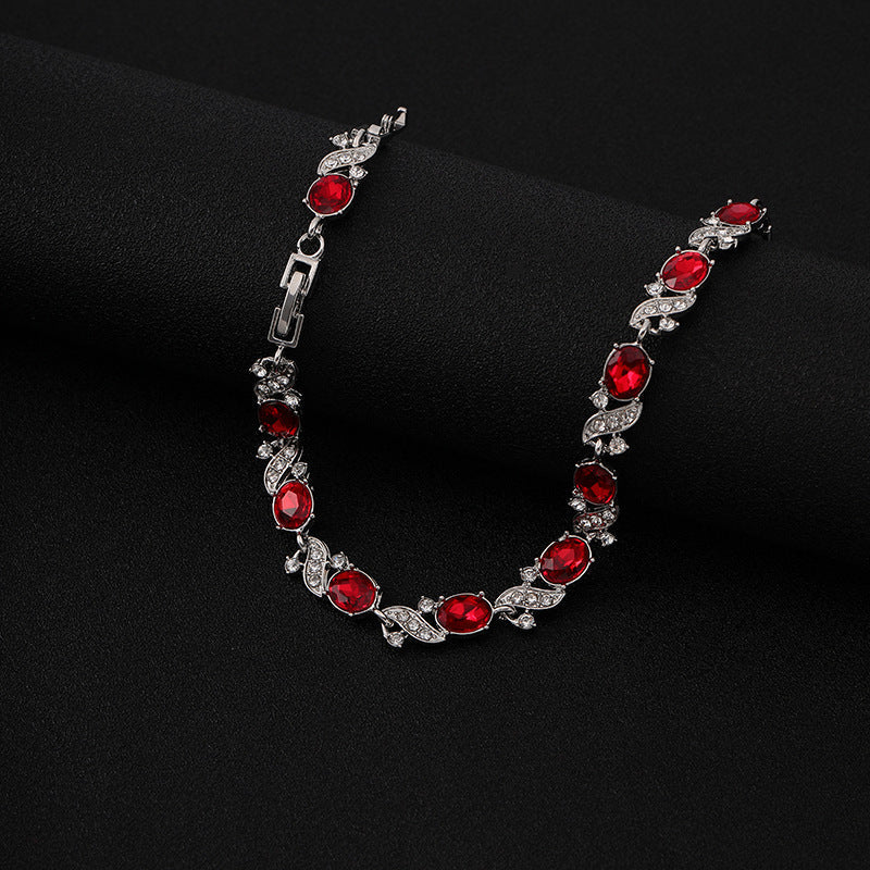 Raffiniertes Weißgold-Armband mit Rubin-Akzent