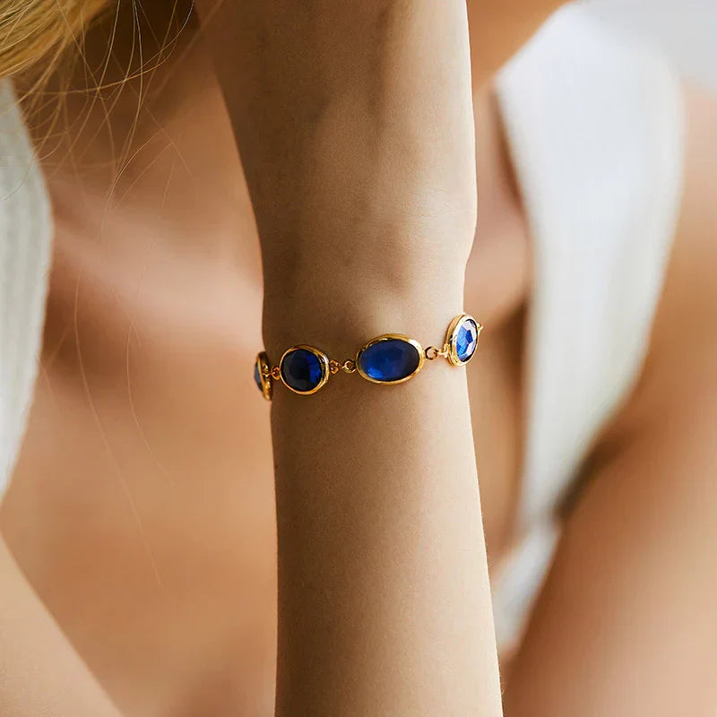 Charmantes Gold-Armband mit blauem Stein