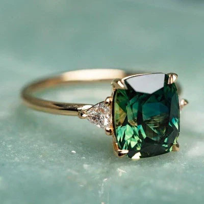 Goldring mit Stein im Vintage Stil