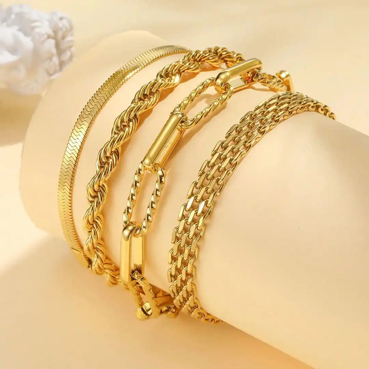 Stapelbares goldenes Perlen-Armband-Set