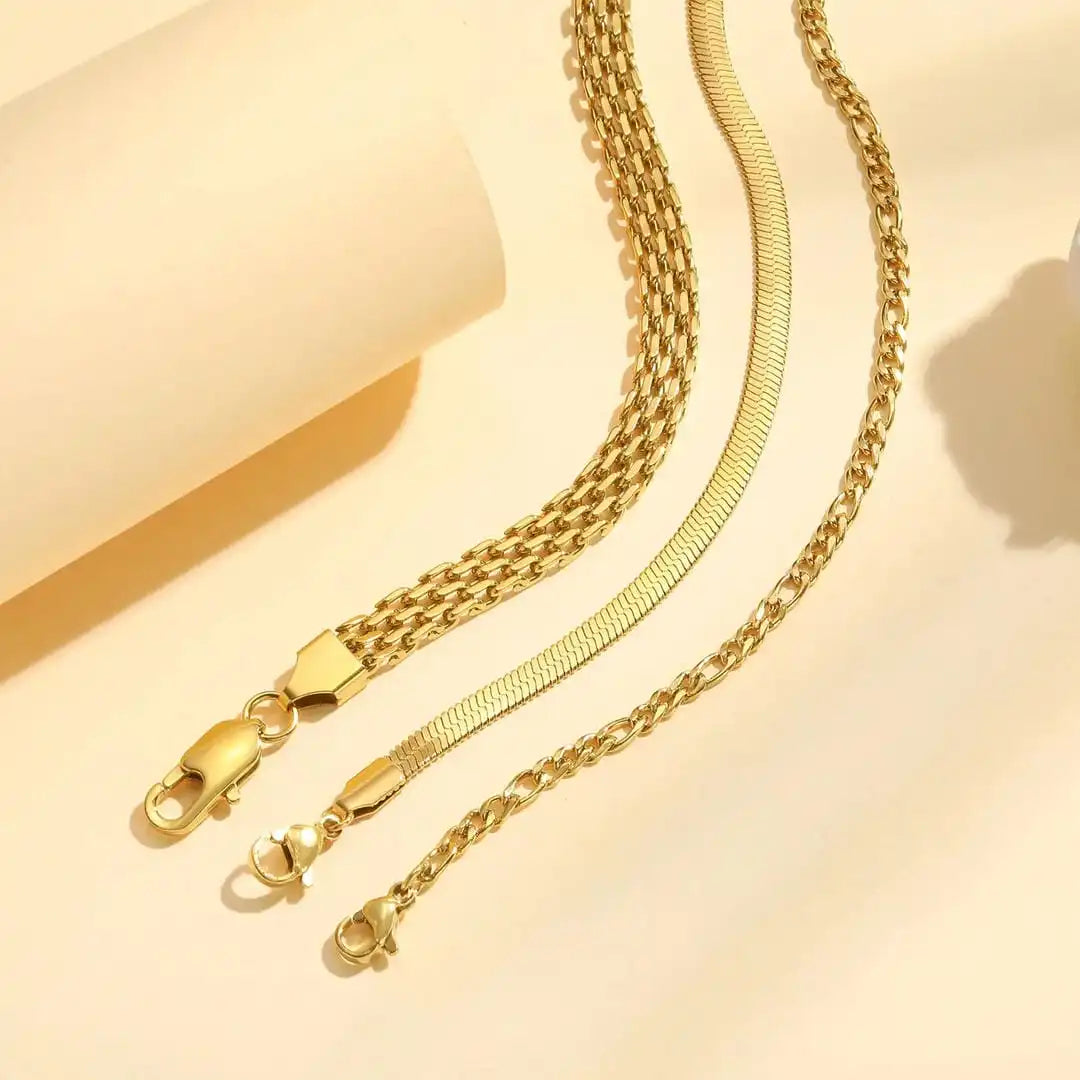 Stapelbares goldenes Perlen-Armband-Set