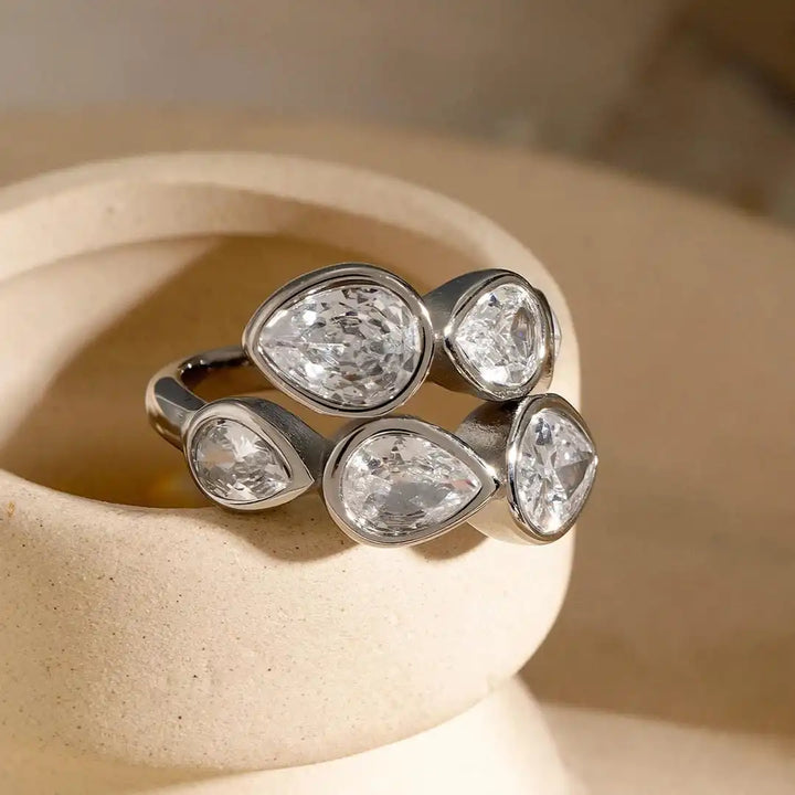Fünf-Stein Tropfen Cluster Ring