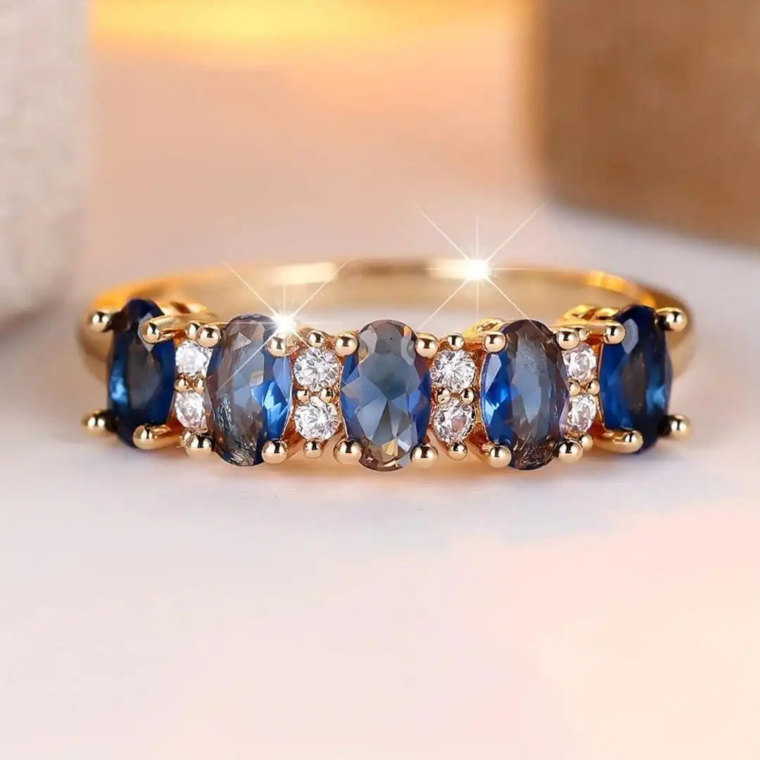 Ovaler Ring mit wechselnden Akzenten