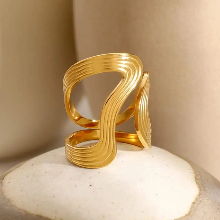 Exquisiter perlenbesetzter Gold-Ring