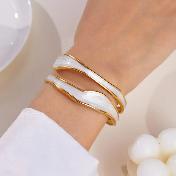 Modernes Wellen-Armband aus Edelstahl