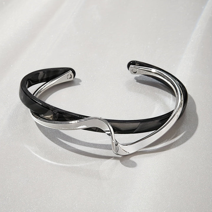 Eleganter minimalistischer Gold-Armreif