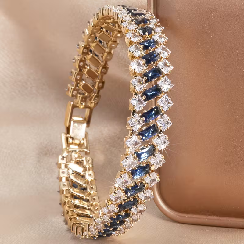 Elegantes luxuriöses Smaragd-Gold-Armband