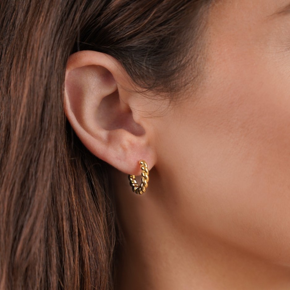 Gold-Ohrringe mit Twist