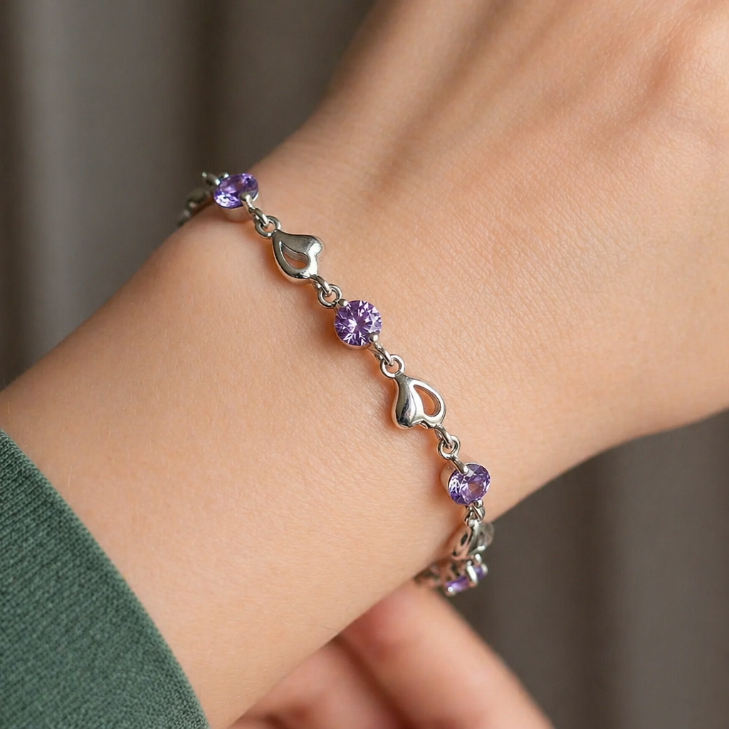 Raffiniertes Amethyst-Herz-Charm-Armband