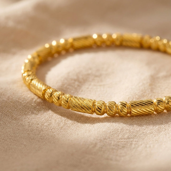 Betörendes verschlungenes Gold-Armband